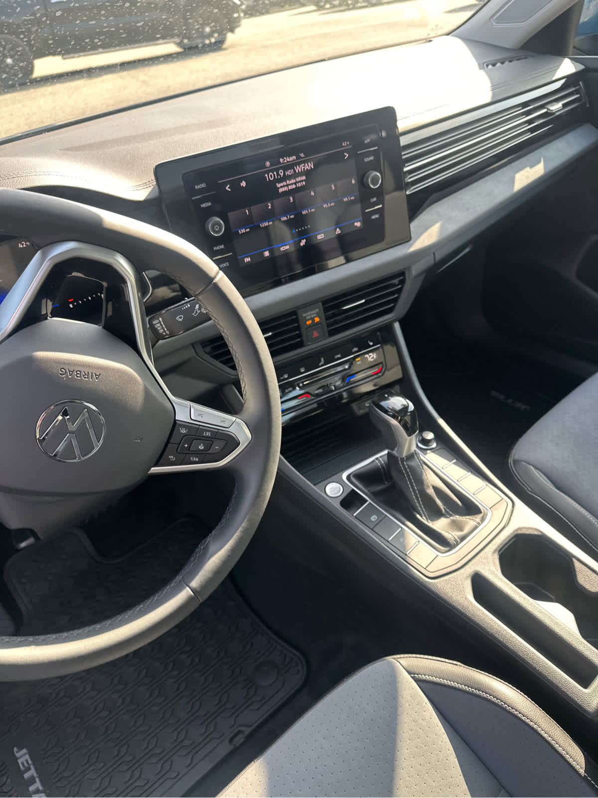 Used 2025 Volkswagen Jetta SE w/ Sunroof Package image 11