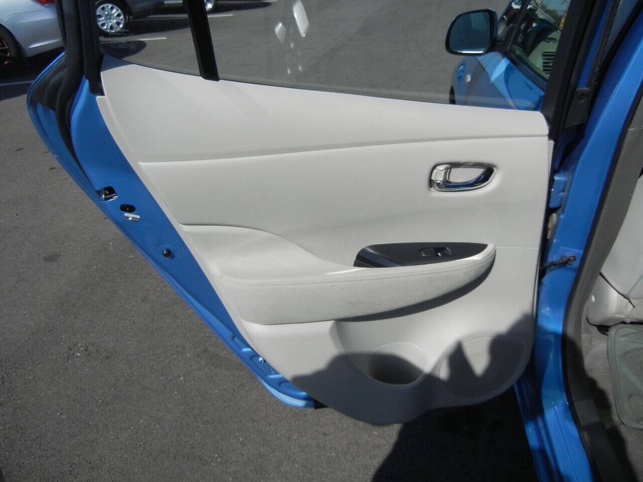 Used 2012 Nissan Leaf SL w/ Protection Pkg FWD image 19