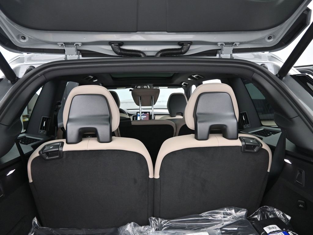 New 2026 Volvo XC90 B6 Plus w/ Protection Package Premier image 33