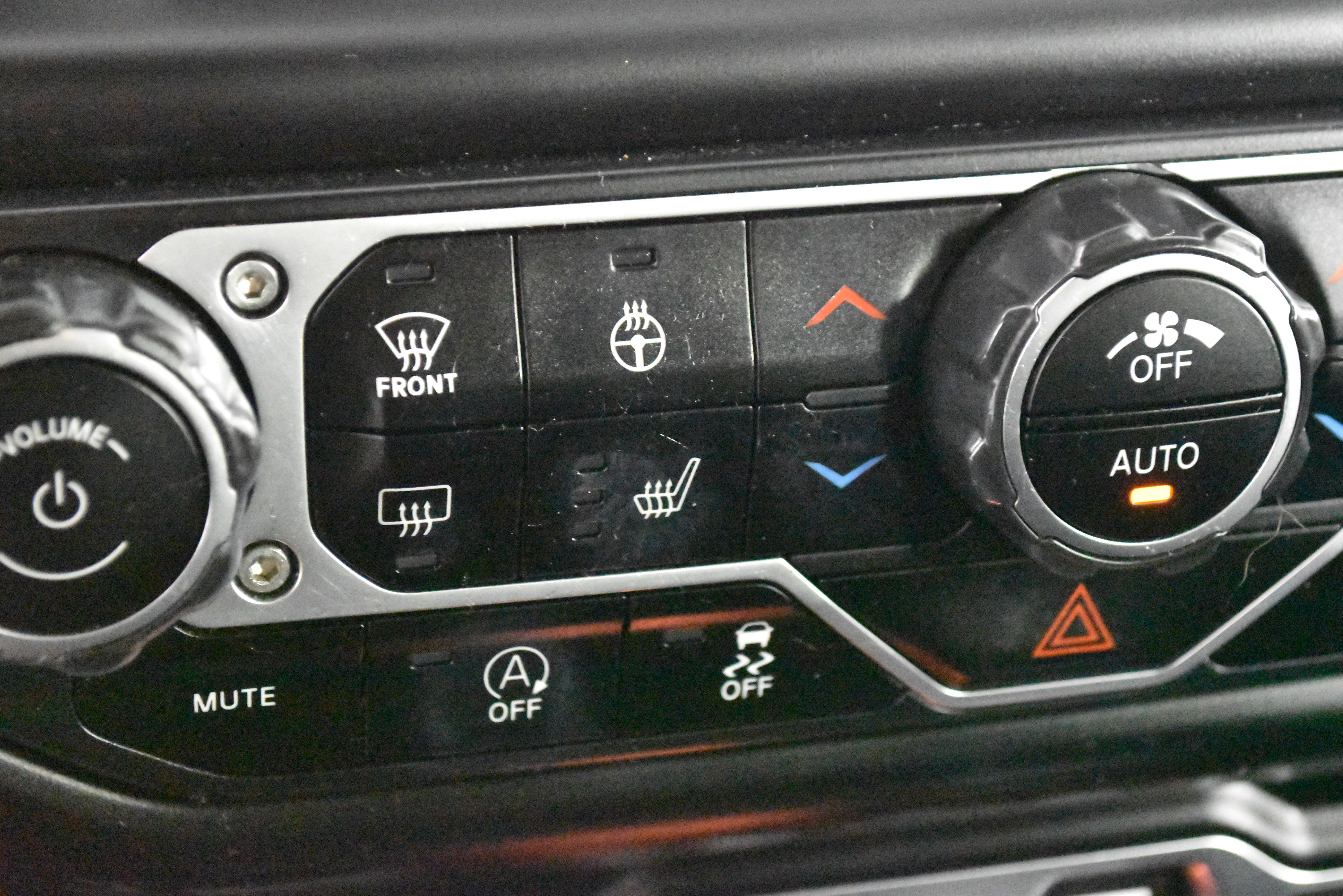 Used 2020 Jeep Wrangler Unlimited Sahara image 33