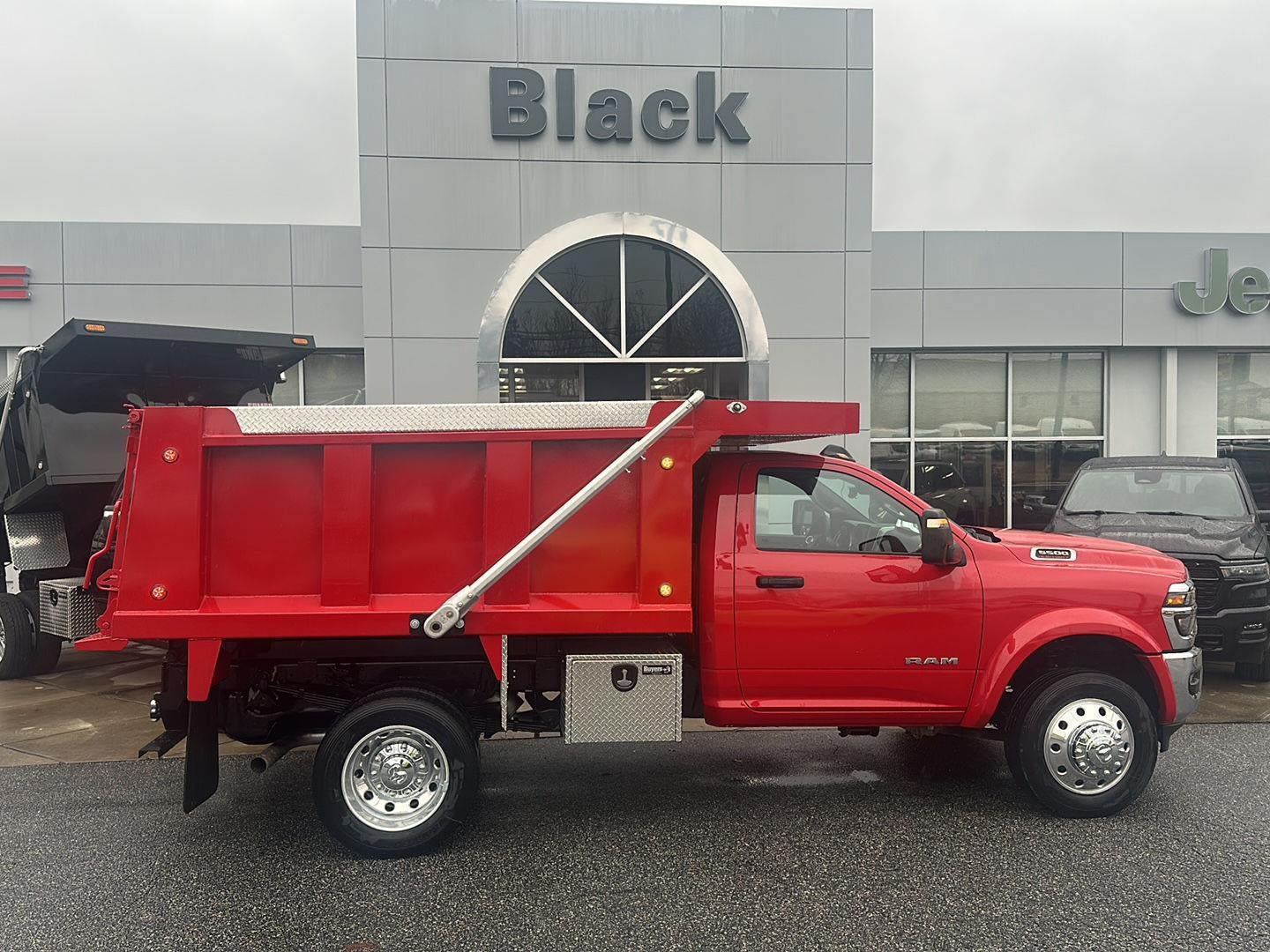 New 2026 RAM 5500 4x4 Regular Cab image 3