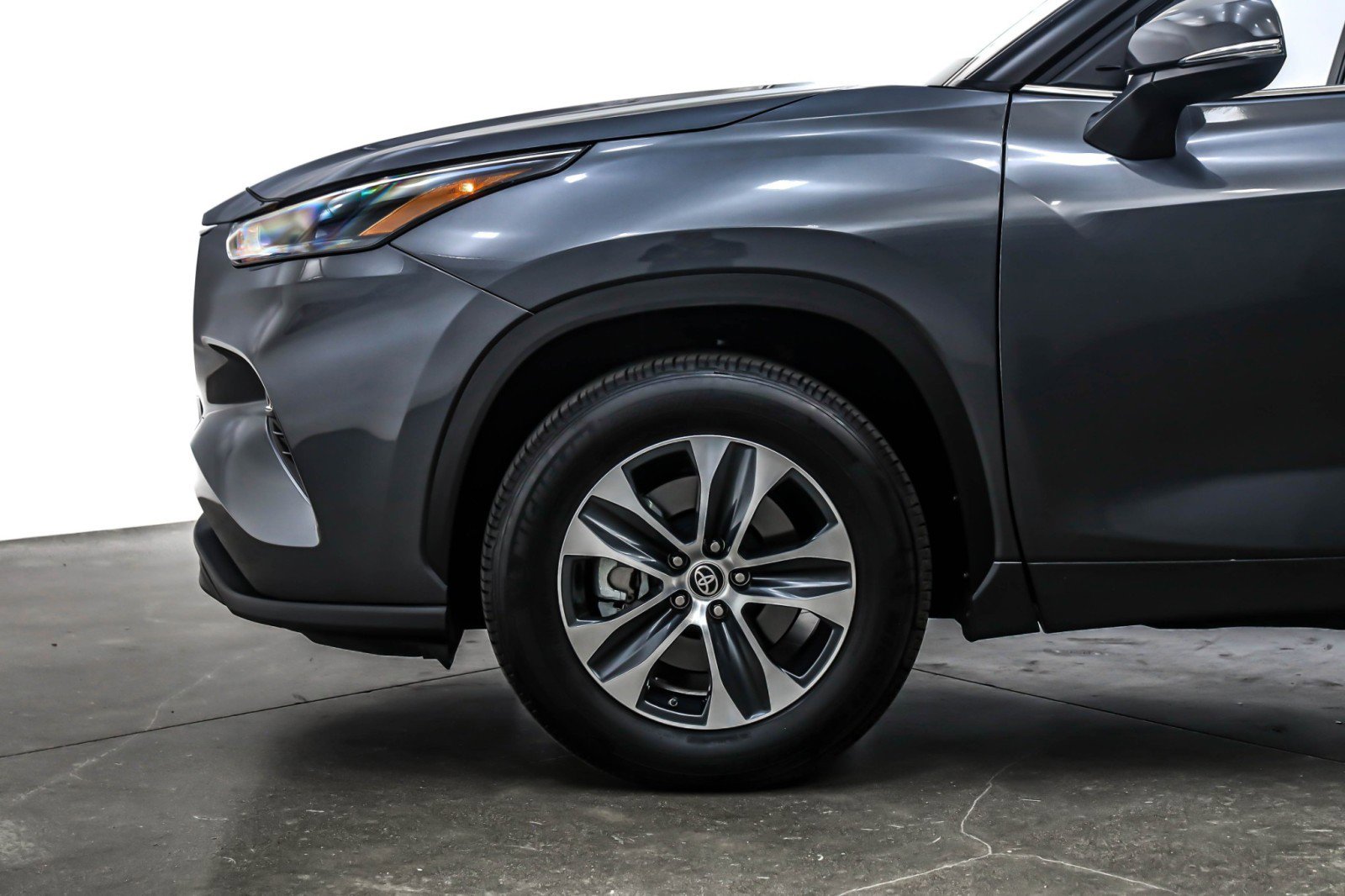 Used 2024 Toyota Highlander XLE image 10