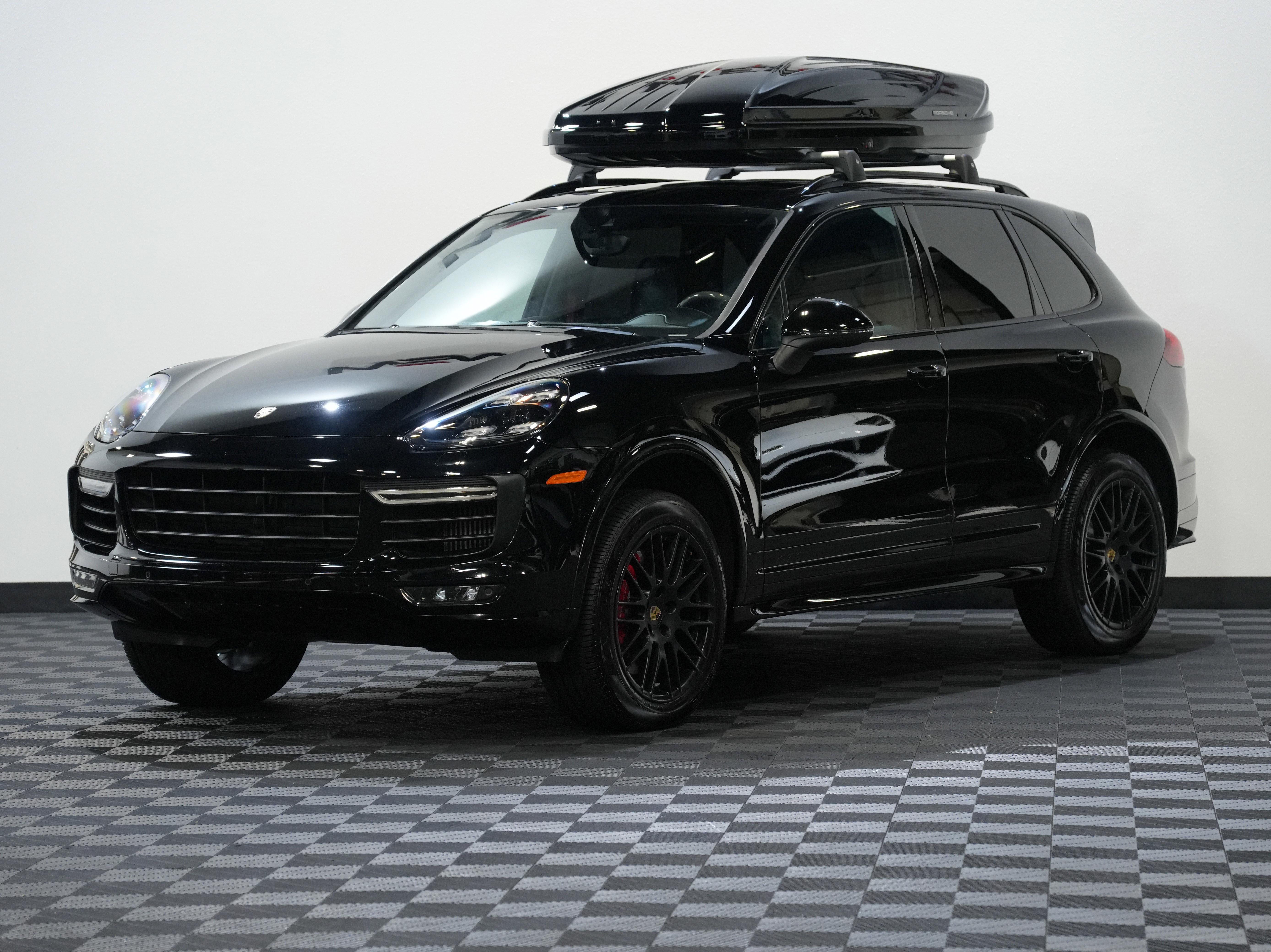 Used 2016 Porsche Cayenne GTS image 3