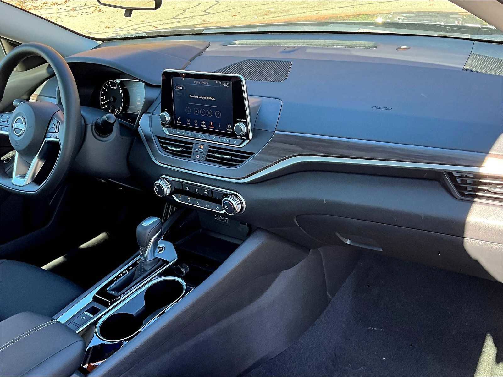 New 2024 Nissan Altima 2.5 SV image 9