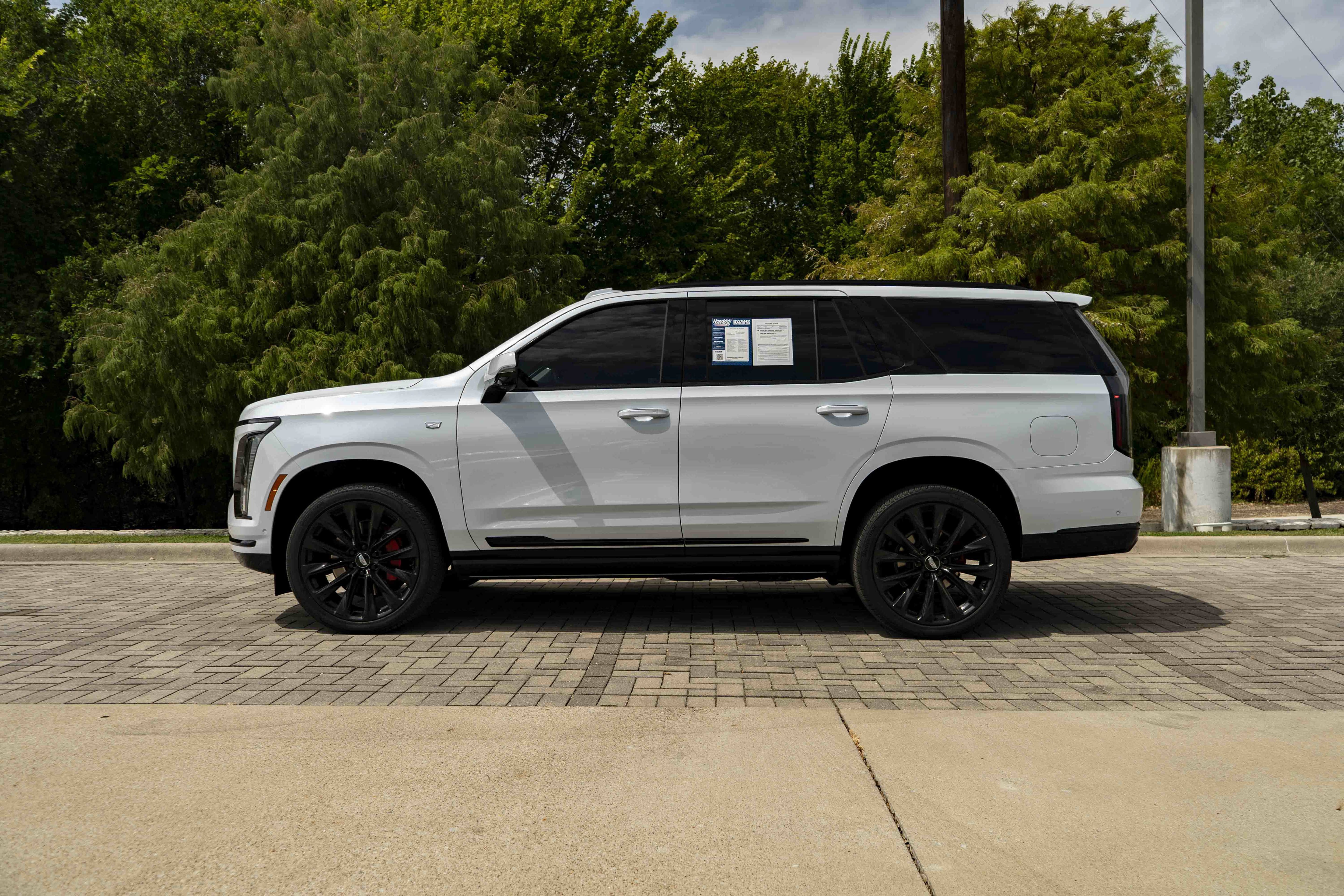 Used 2026 Cadillac Escalade Platinum Sport w/ LPO, ONYX Package AWD/4WD image 5
