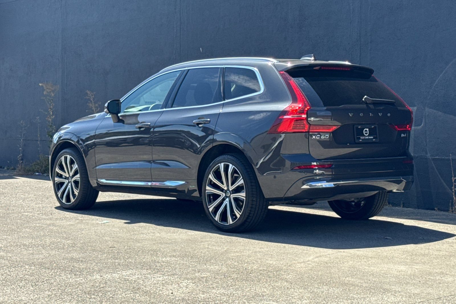 Certified 2023 Volvo XC60 B6 Ultimate w/ Protection Package Premier AWD/4WD image 7