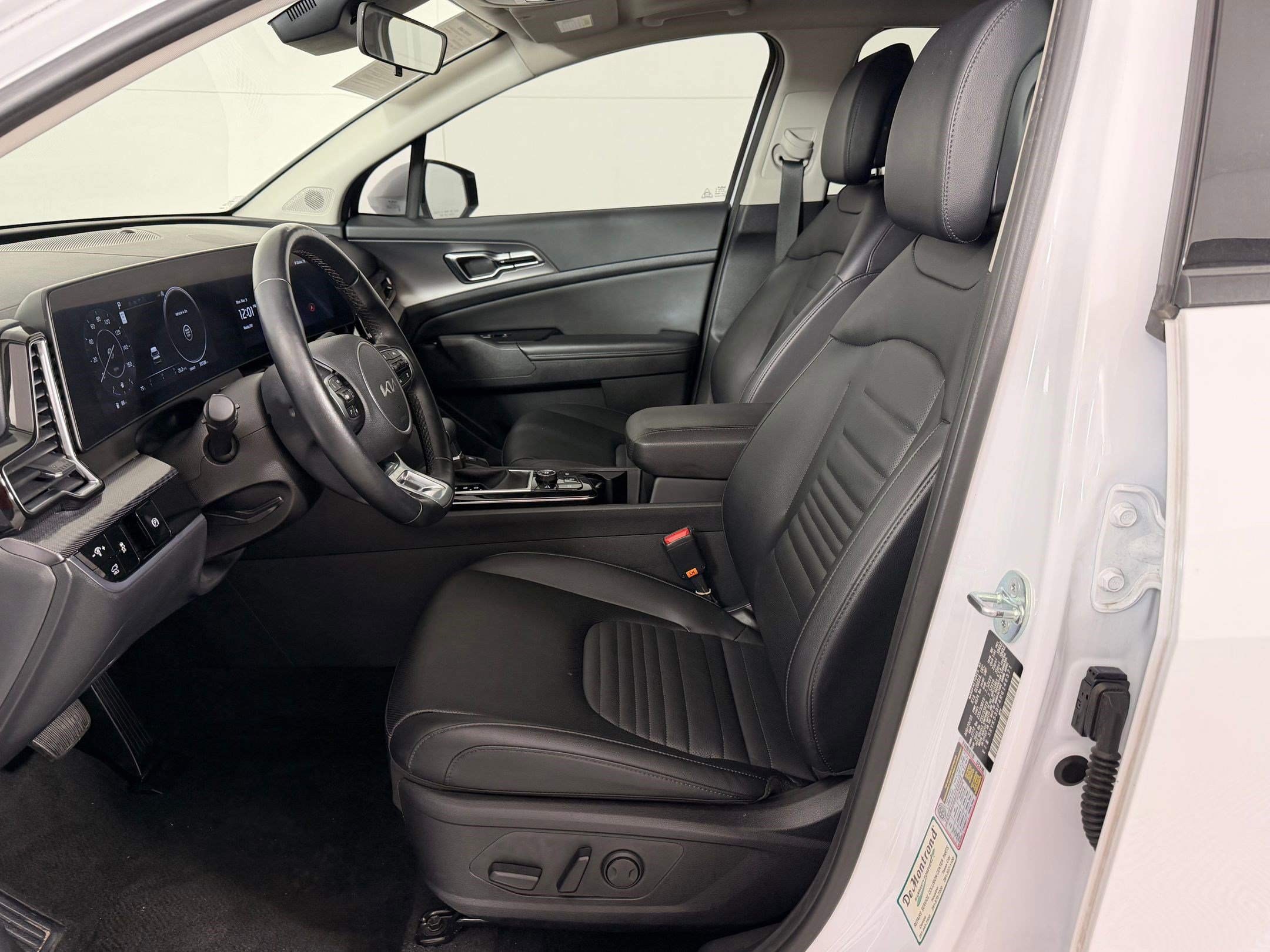 Used 2024 Kia Sportage SX image 5