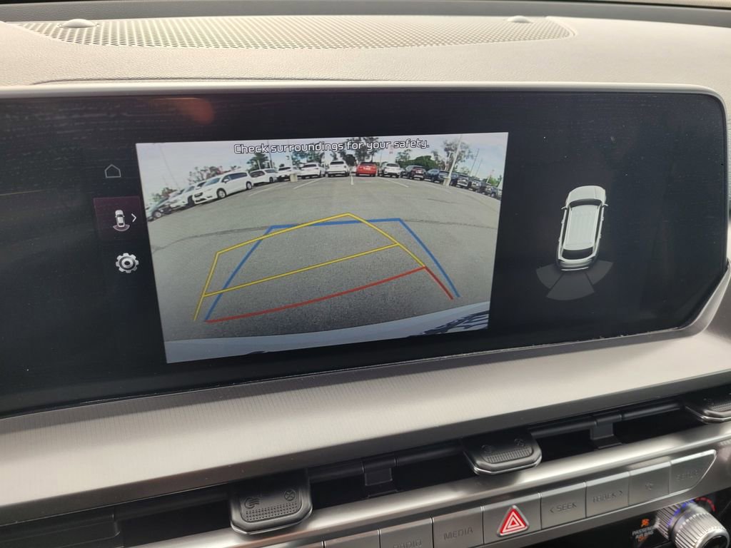 Used 2024 Kia Telluride LX image 12
