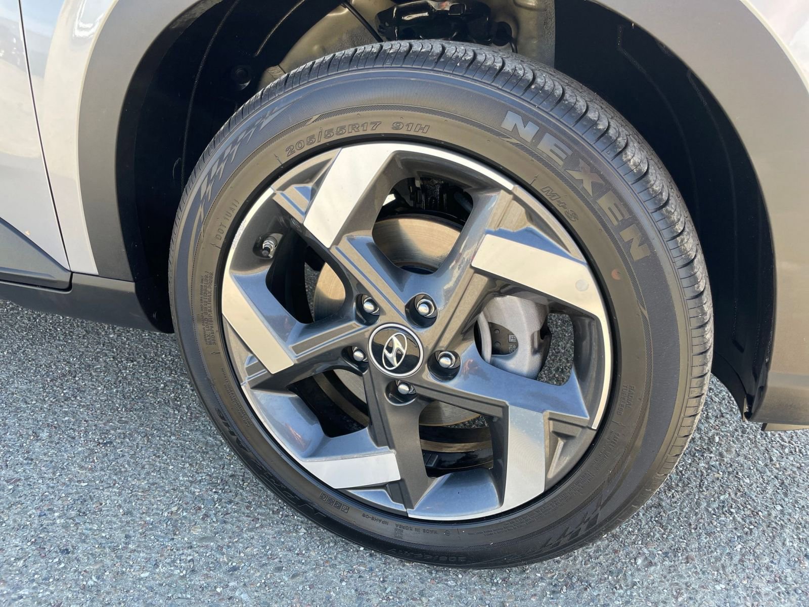 Used 2025 Hyundai Venue SEL image 31