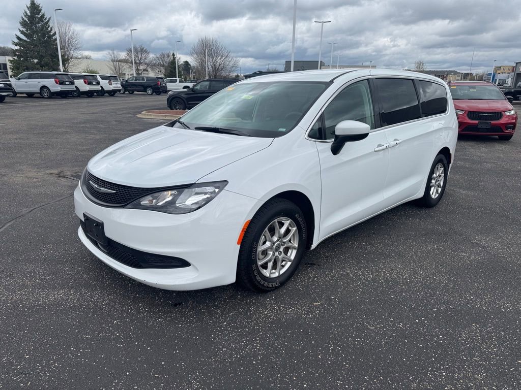 Used 2023 Chrysler Voyager LX FWD image 5