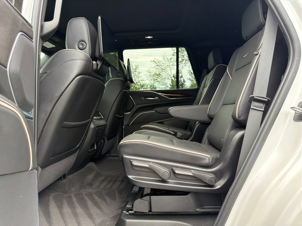Certified 2024 Cadillac Escalade Premium Luxury AWD/4WD image 10
