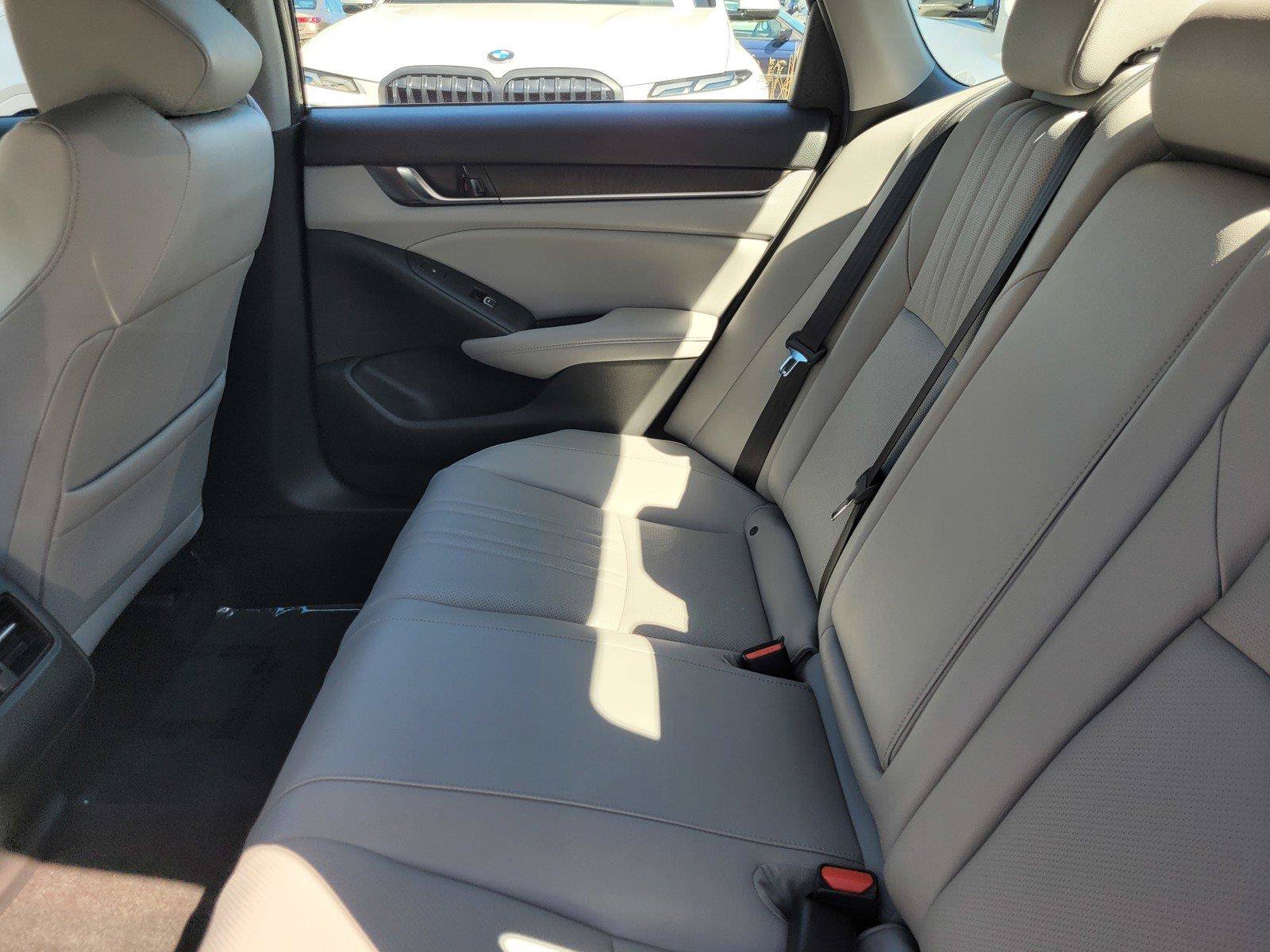 Used 2019 Honda Accord Touring image 16