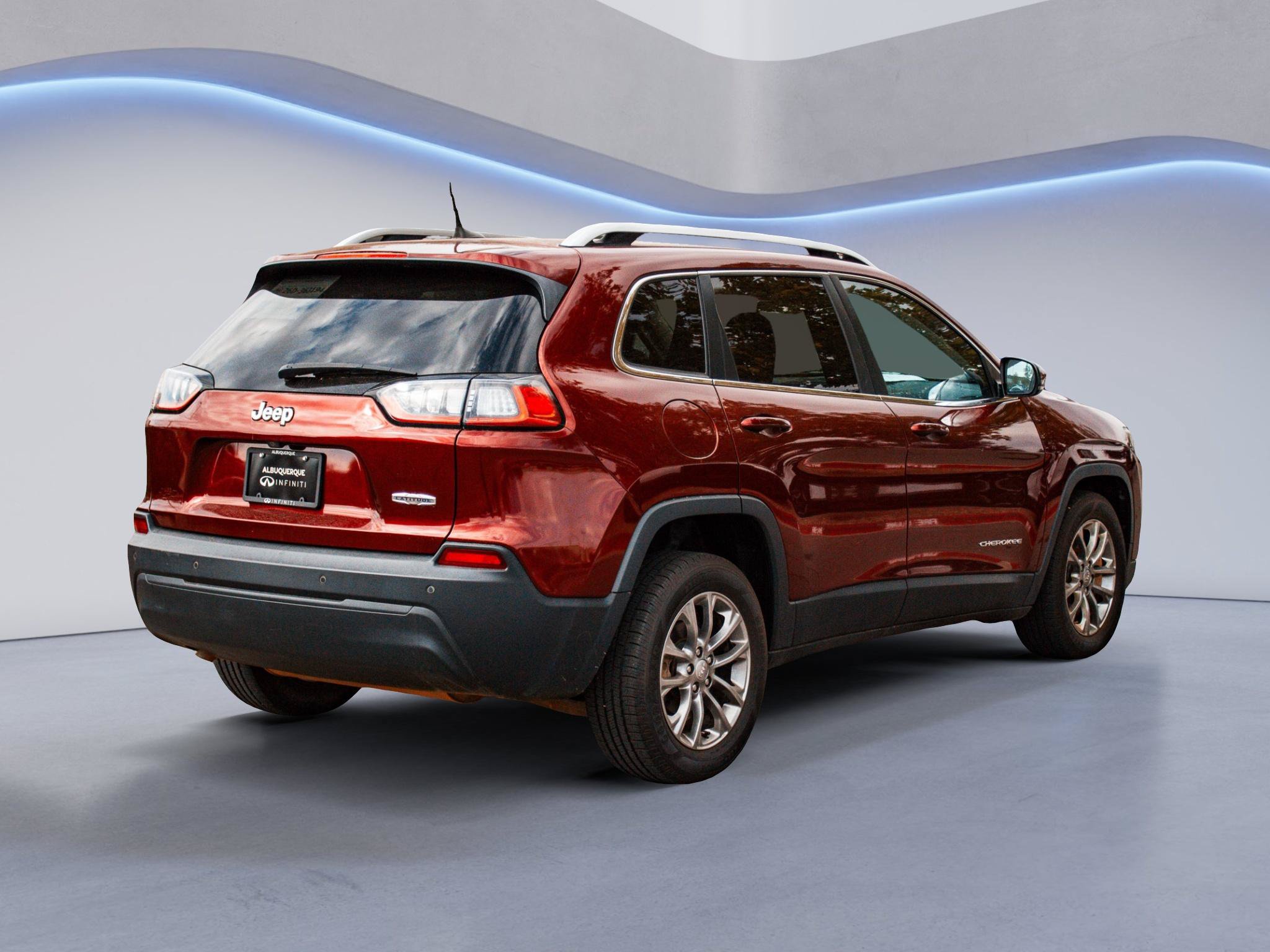 Used 2019 Jeep Cherokee Latitude Plus FWD image 4