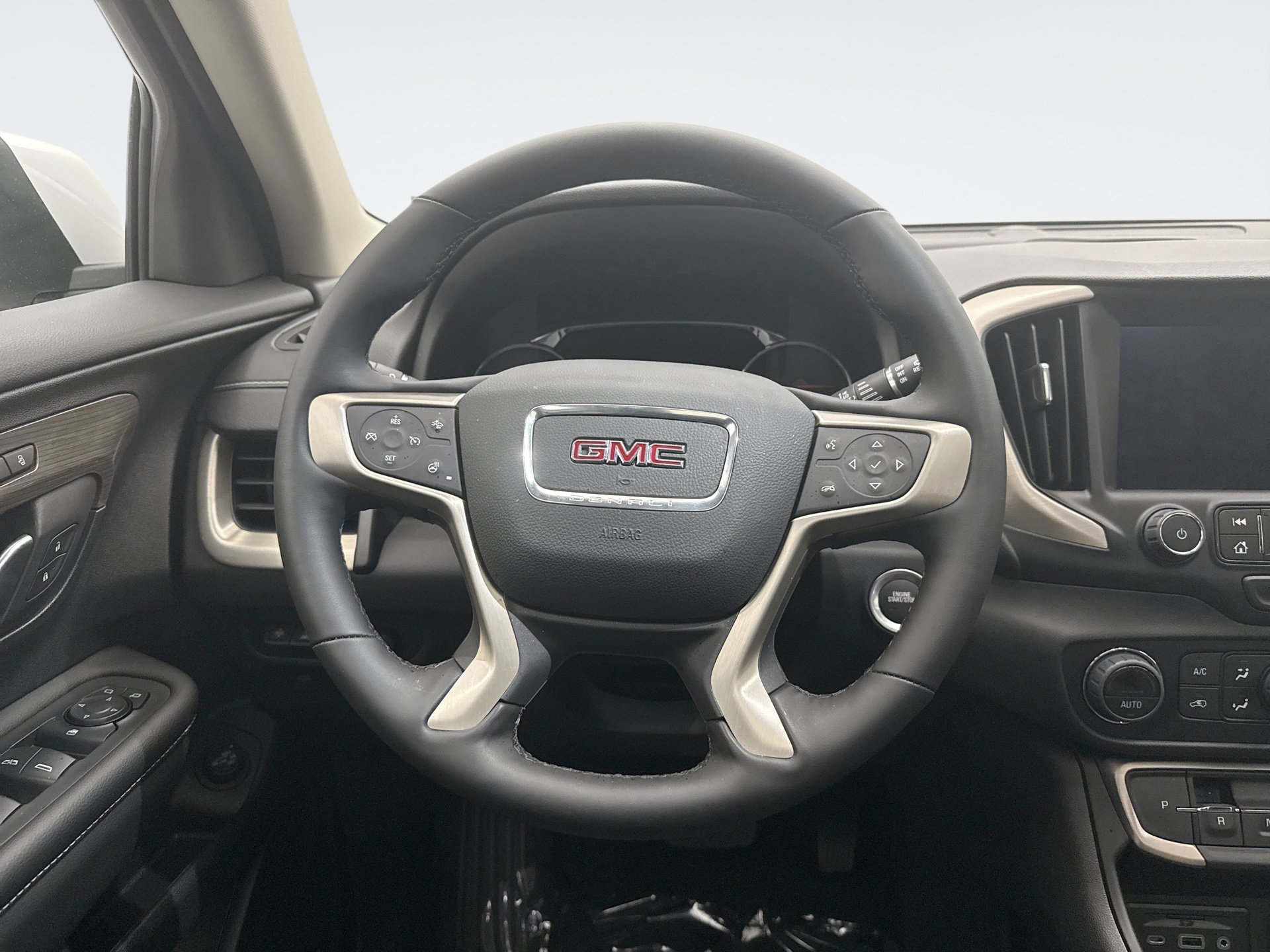 Used 2024 GMC Terrain Denali w/ Denali Premium Package AWD/4WD image 12