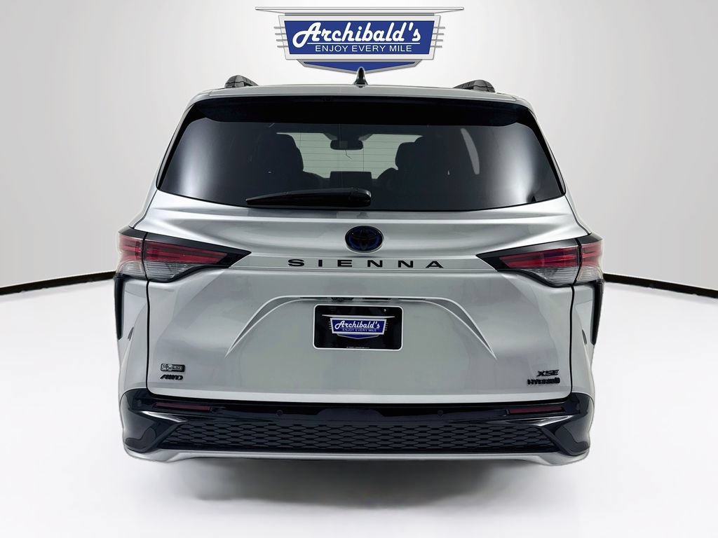 Used 2023 Toyota Sienna XSE AWD/4WD image 7