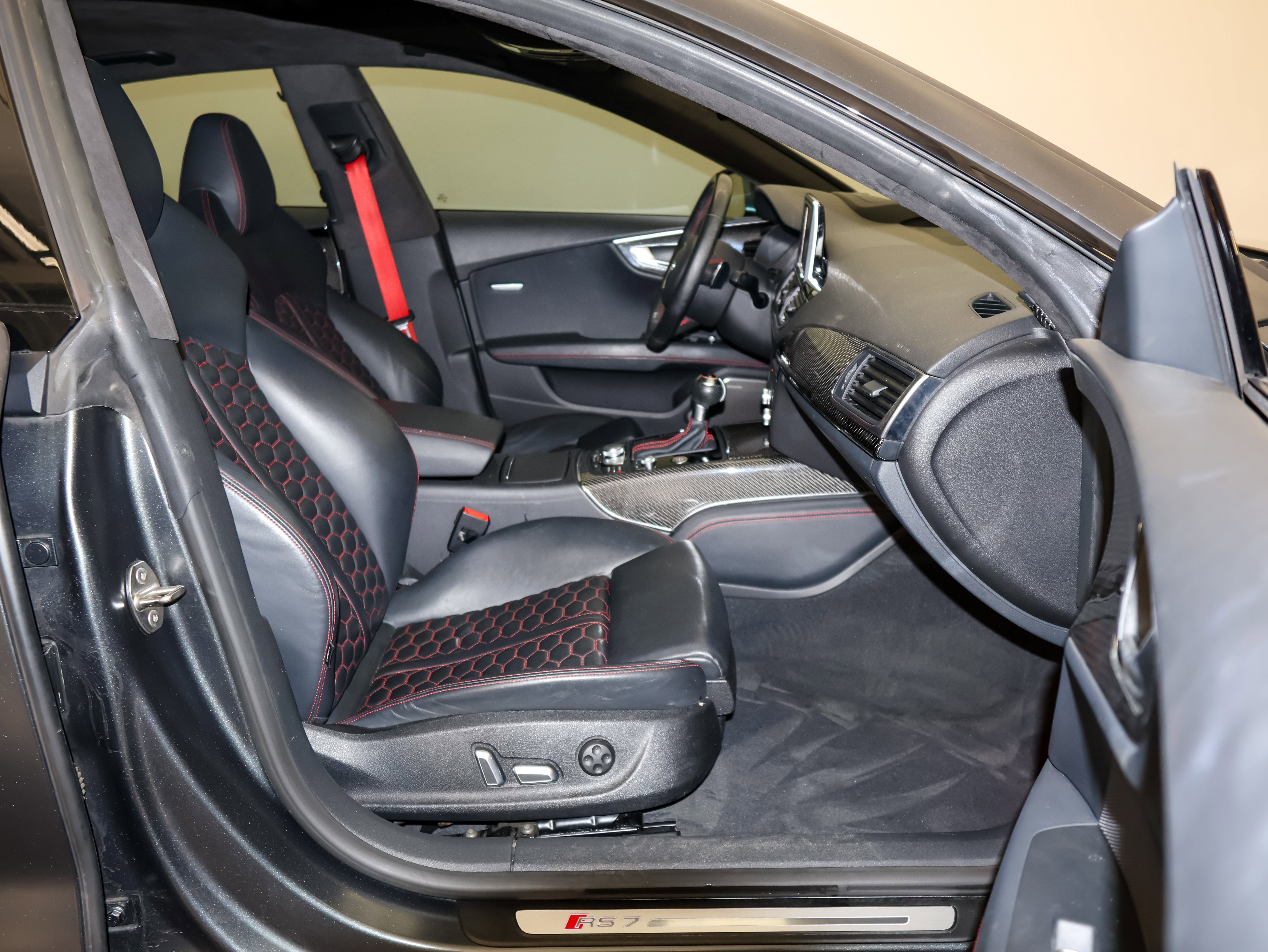 Used 2015 Audi RS 7 Prestige w/ Dynamic Package image 41