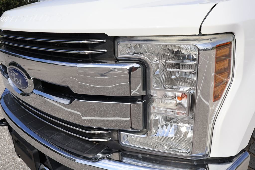 Used 2018 Ford F250 Lariat w/ Lariat Value Package AWD/4WD image 3