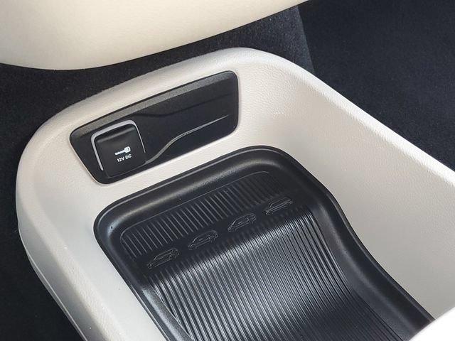 Used 2024 Chrysler Pacifica Touring-L FWD image 23
