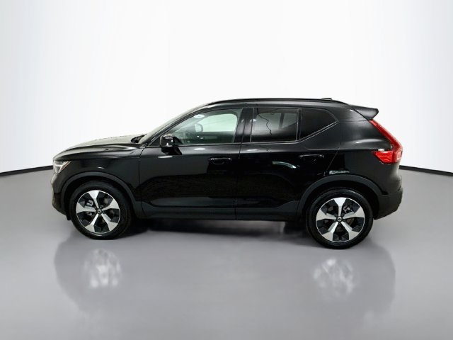 Used 2026 Volvo XC40 B5 Plus AWD/4WD image 4