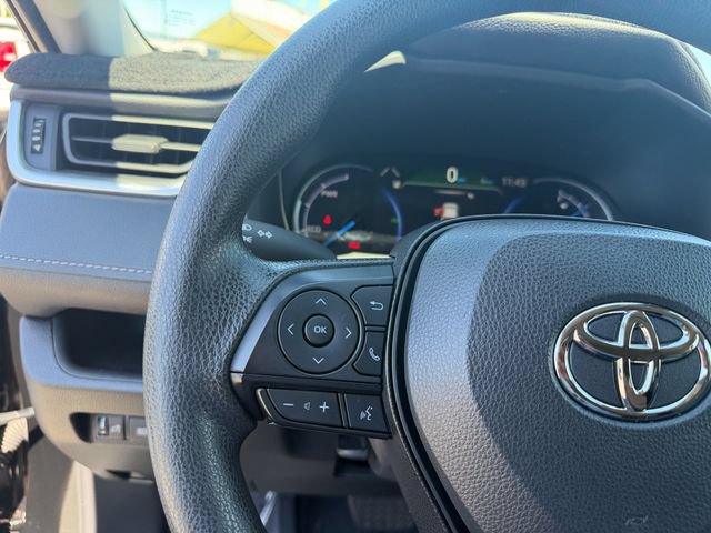 Used 2025 Toyota RAV4 XLE AWD/4WD image 18