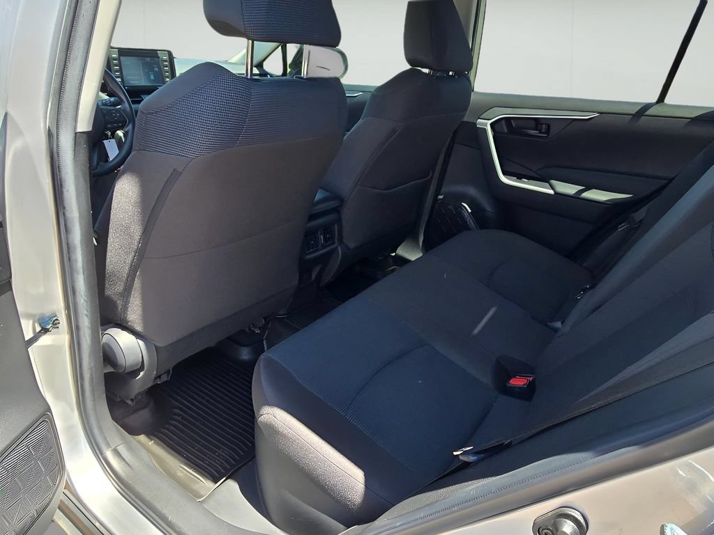 Used 2022 Toyota RAV4 LE AWD/4WD image 25