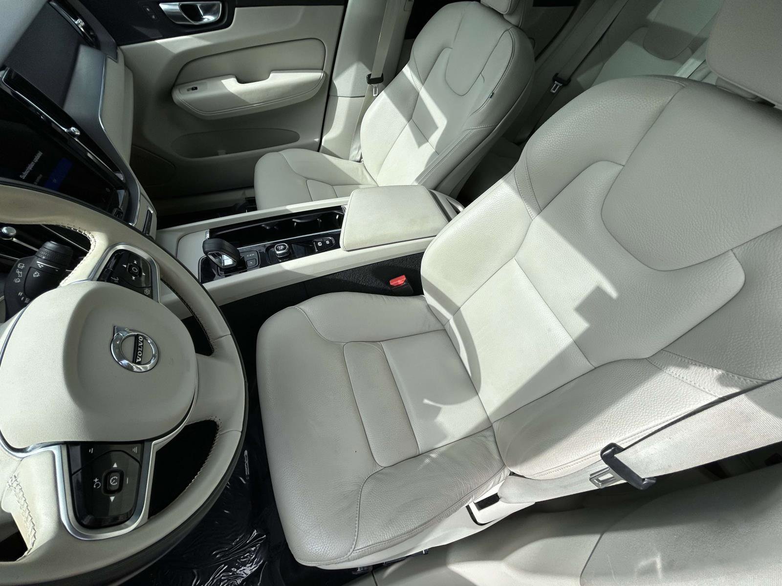 Certified 2023 Volvo XC60 B5 Core image 10