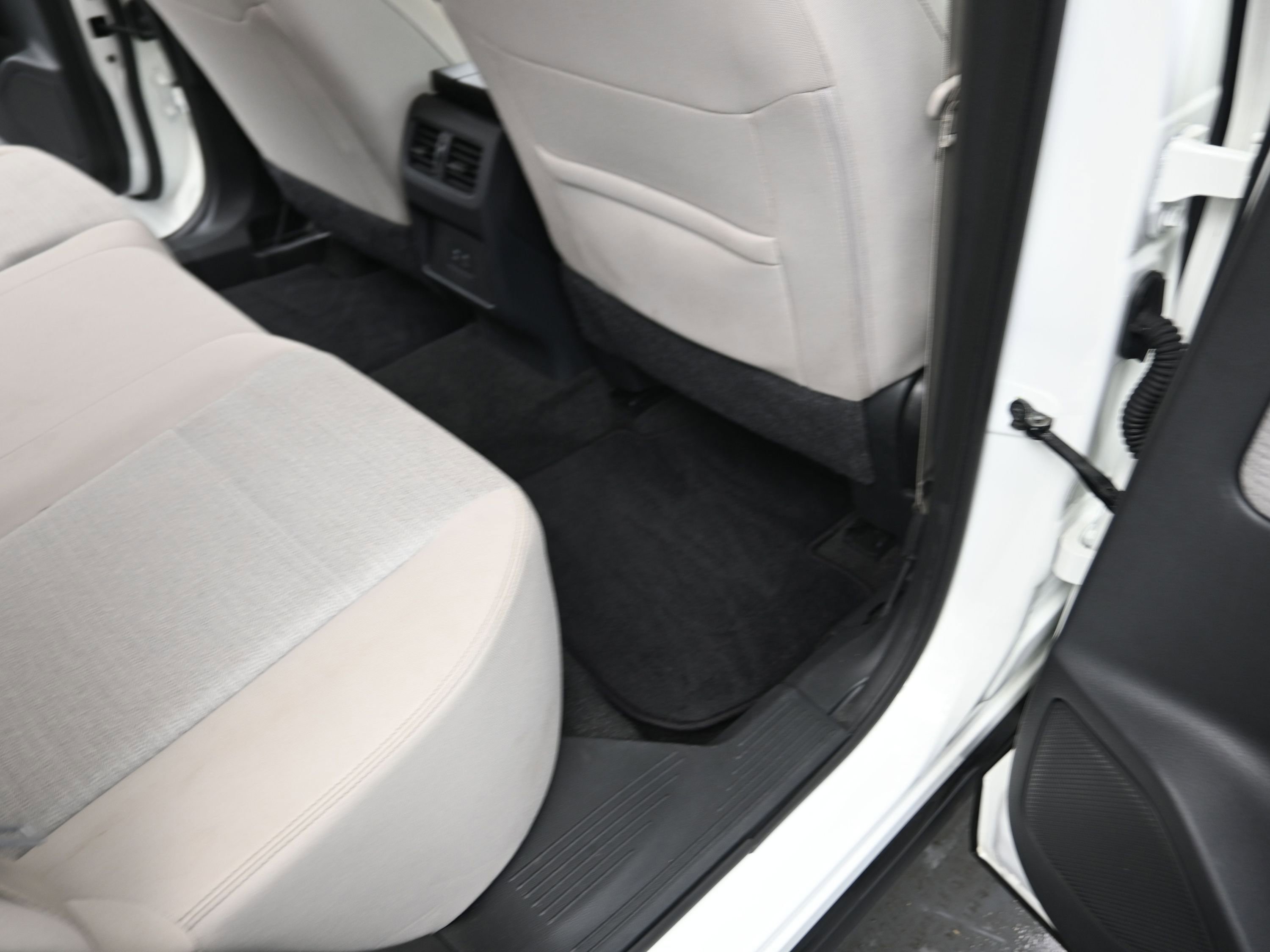 Certified 2023 Nissan Rogue SV image 18