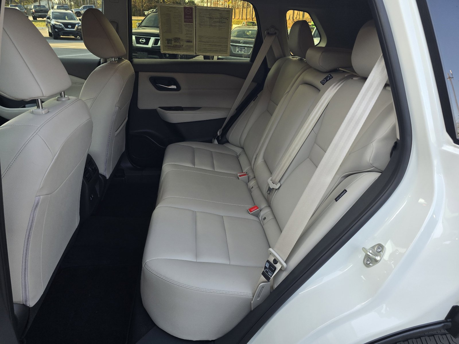 Used 2024 Nissan Rogue SL image 10