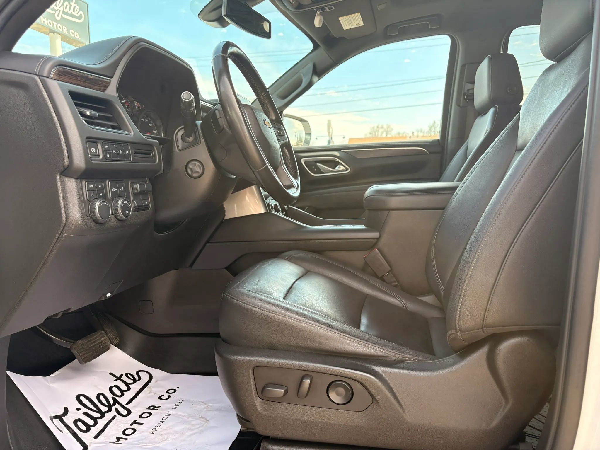 Used 2021 Chevrolet Suburban LT w/ LT Signature Package AWD/4WD image 18