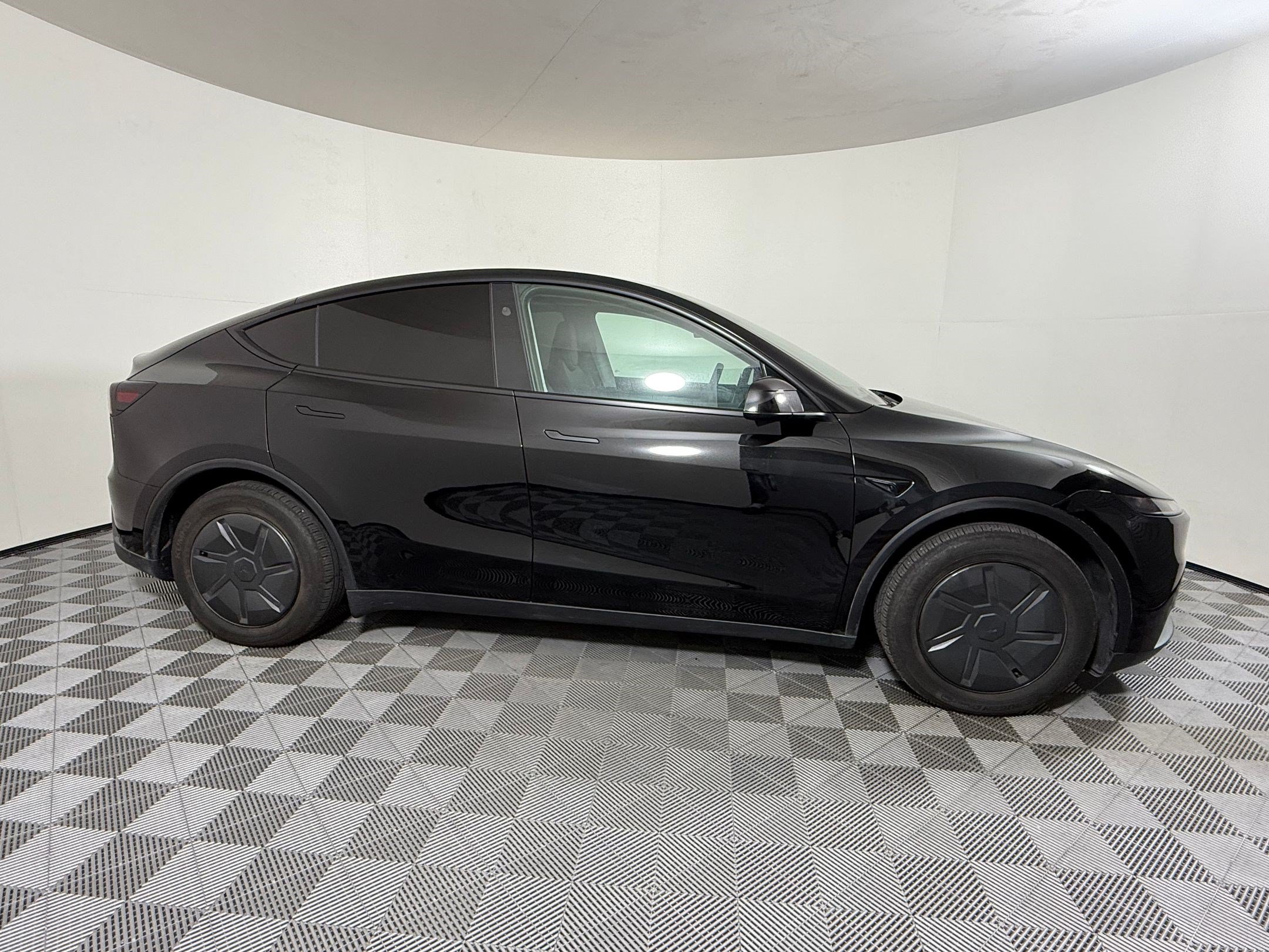 Used 2026 Tesla Model Y 2WD image 8