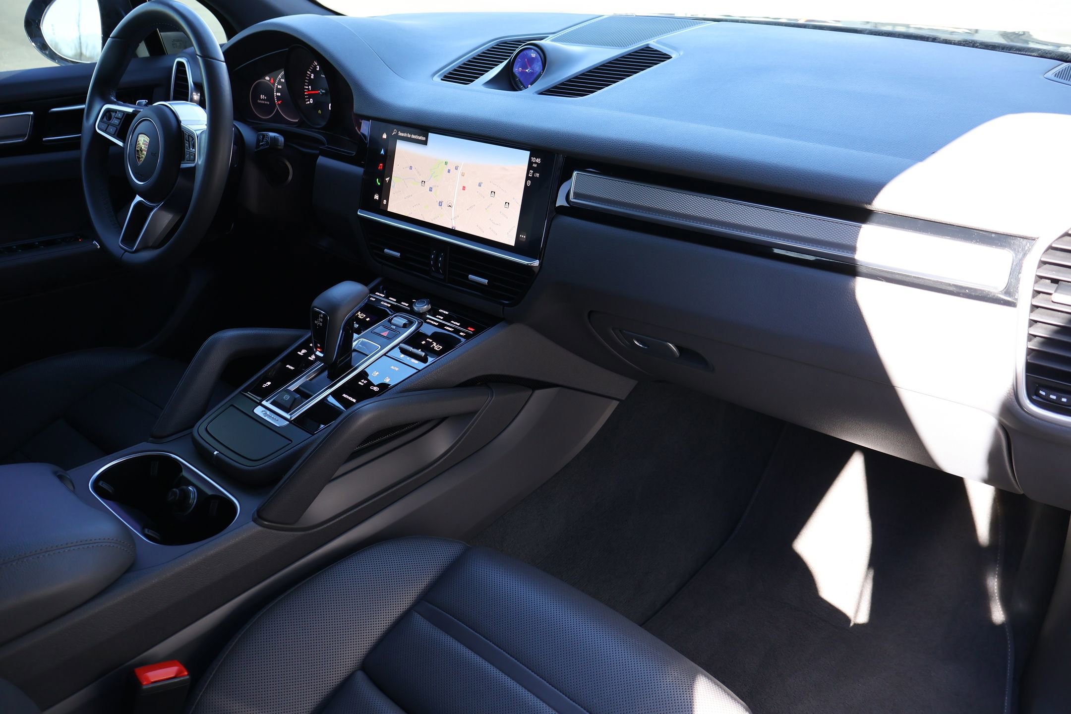 Certified 2023 Porsche Cayenne Platinum Edition image 27