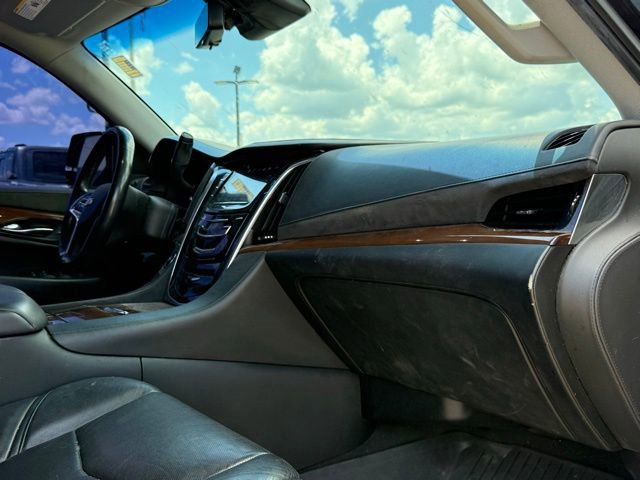 Used 2019 Cadillac Escalade Luxury AWD/4WD image 14