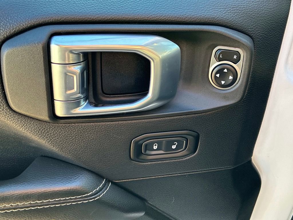 Used 2022 Jeep Wrangler Unlimited Sahara image 20