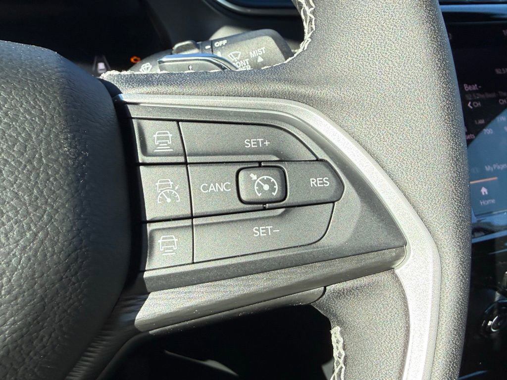 New 2025 Jeep Grand Cherokee L Altitude image 16