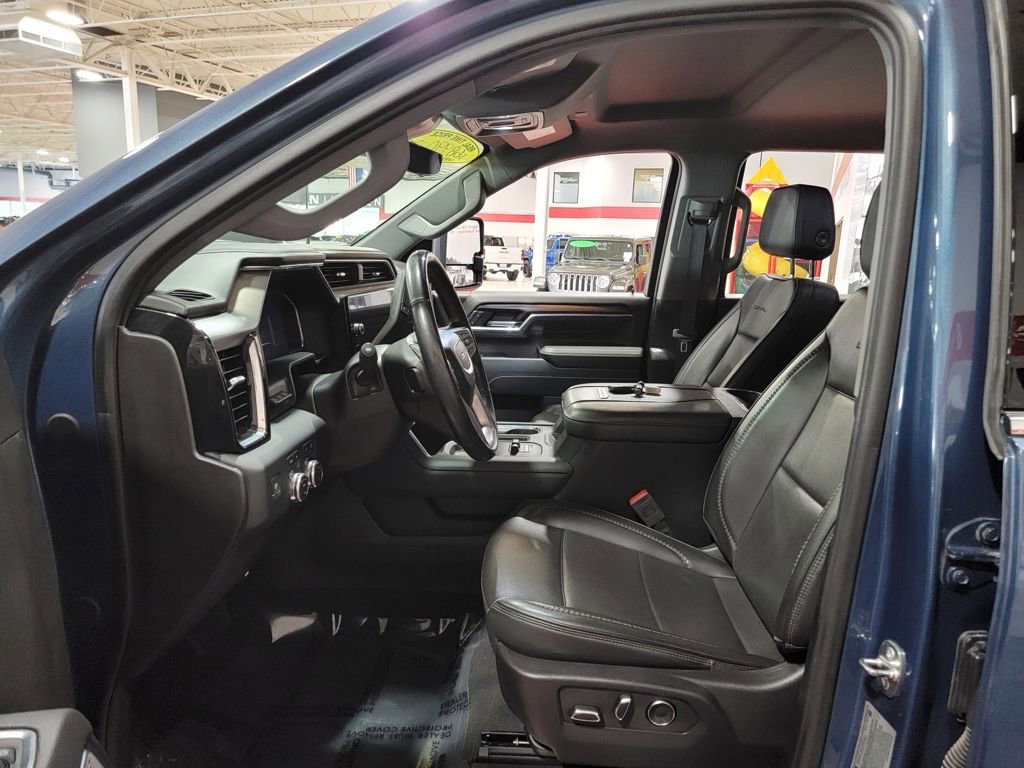 Used 2024 GMC Sierra 3500 Denali w/ Technology Package image 17