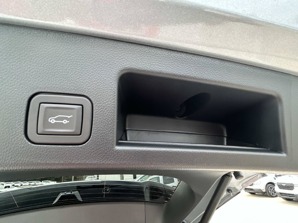 New 2027 Chevrolet Equinox LT w/ Convenience Package II FWD image 9