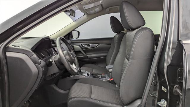 Used 2017 Nissan Rogue SV w/ SV Premium Package image 14