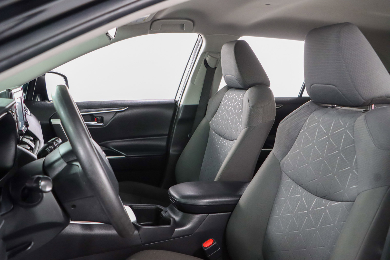 Used 2022 Toyota RAV4 XLE image 23