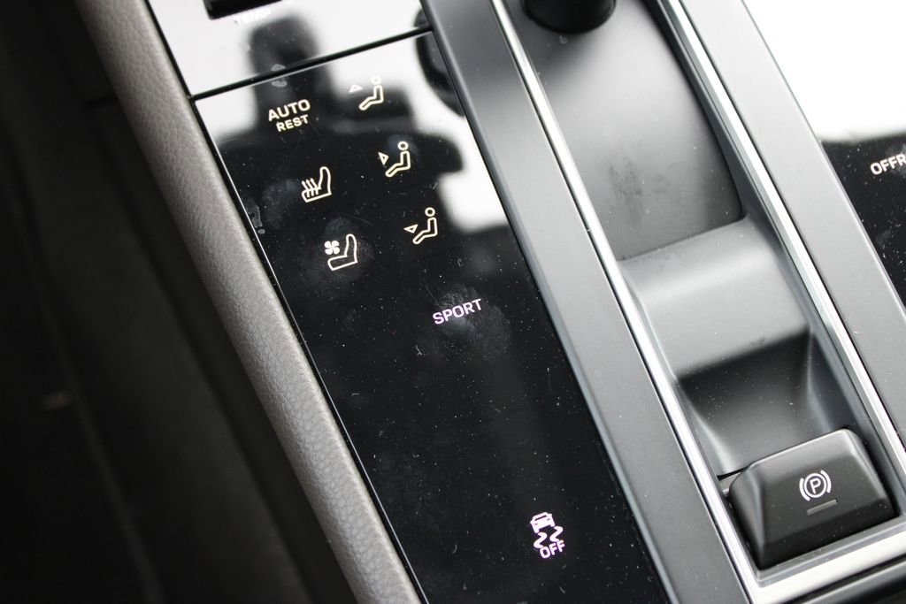 Used 2025 Porsche Macan image 21