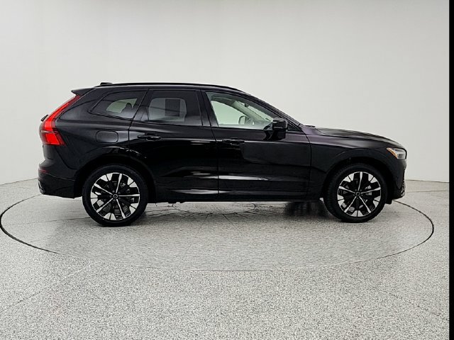 Certified 2026 Volvo XC60 B5 Plus AWD/4WD image 4