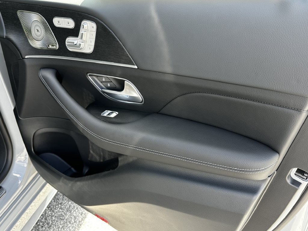 New 2026 Mercedes-Benz GLS 450 4MATIC image 16