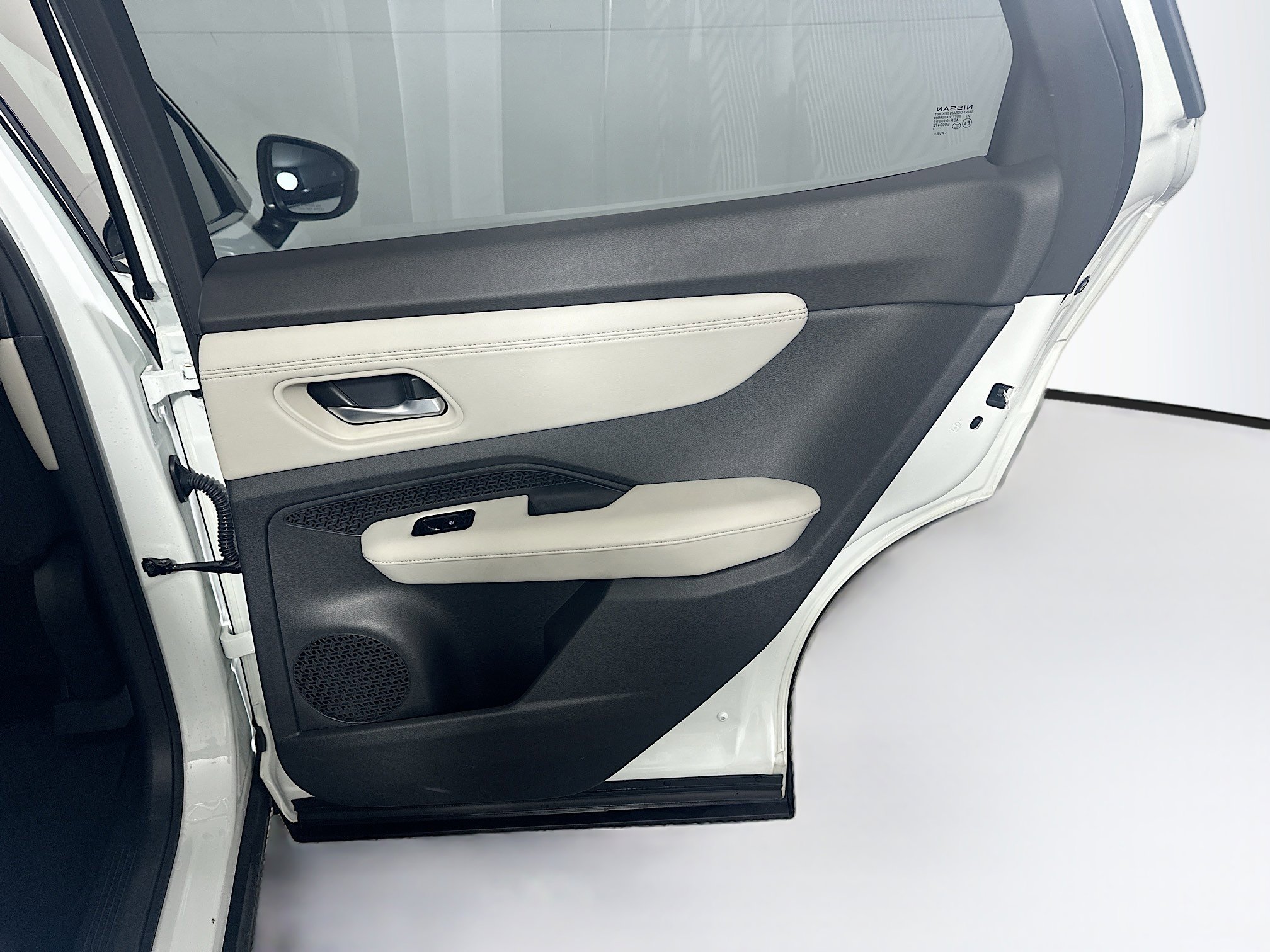Used 2023 Nissan Ariya FWD image 29