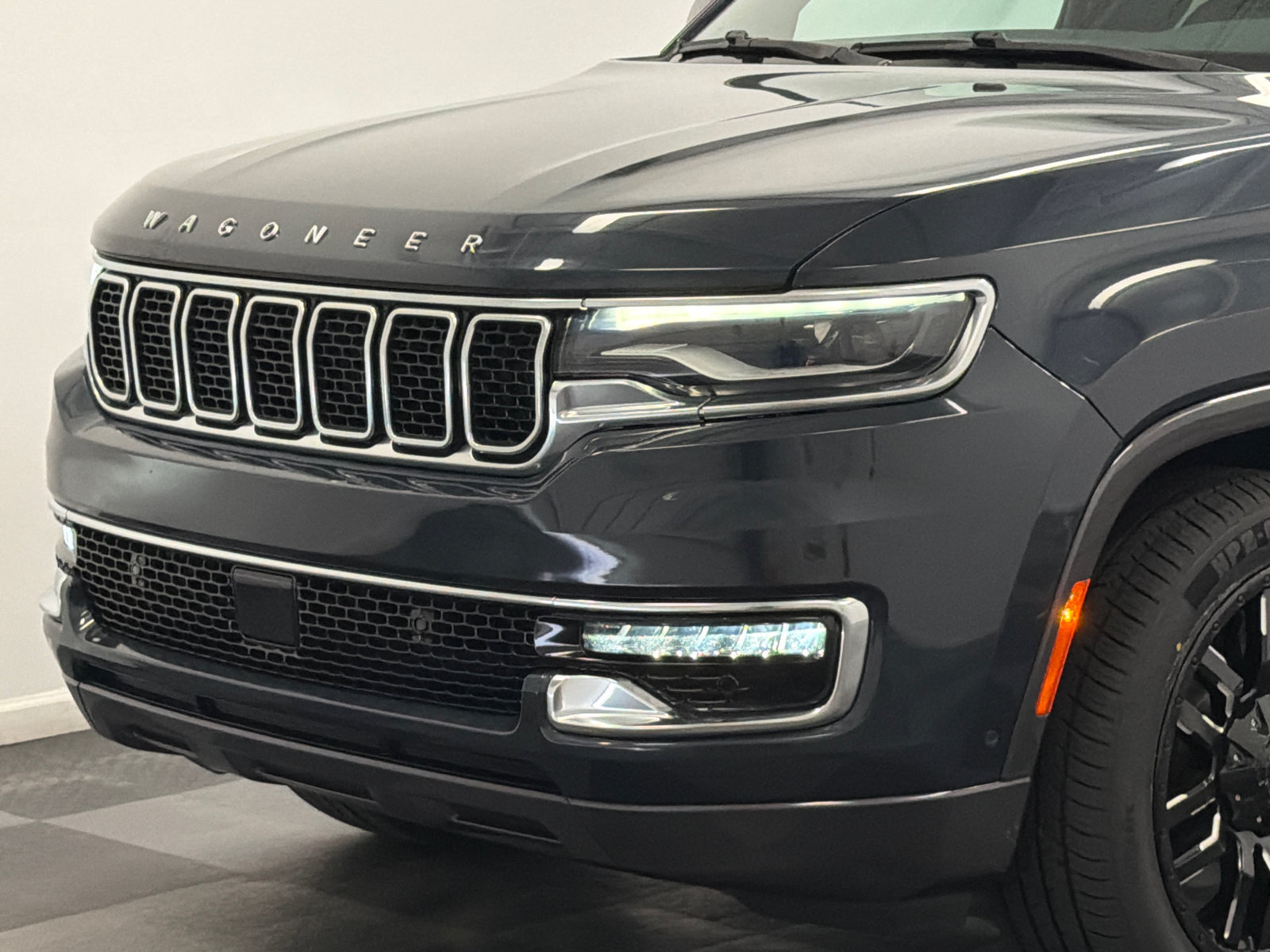 Used 2022 Jeep Wagoneer Series I RWD image 2