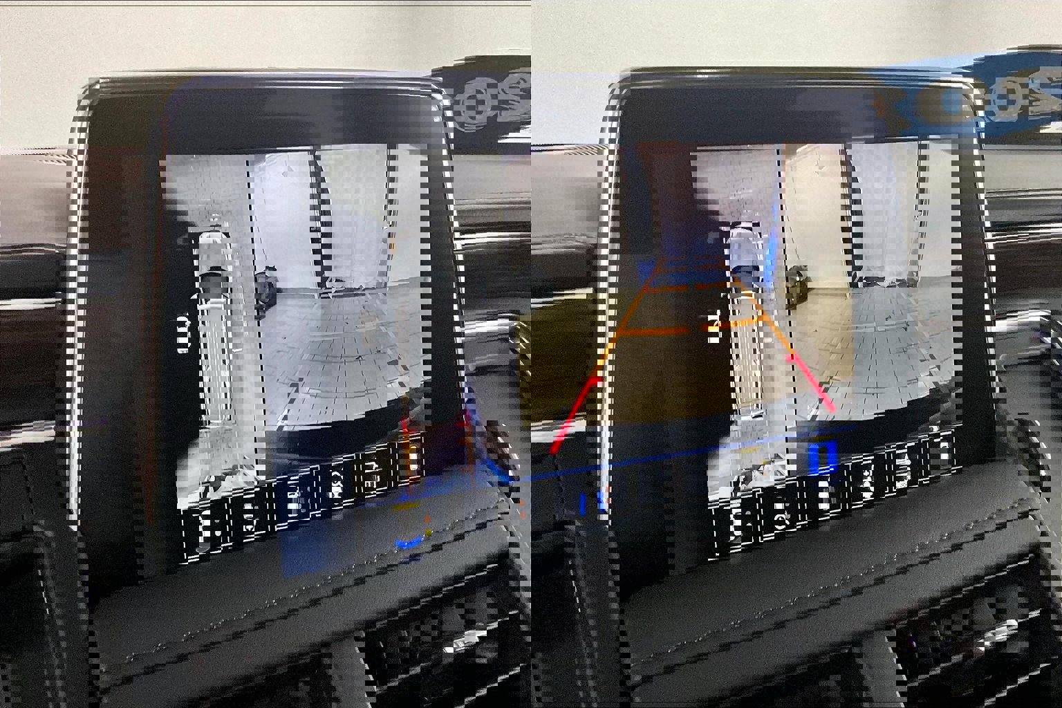 Used 2023 Chevrolet Suburban High Country image 14