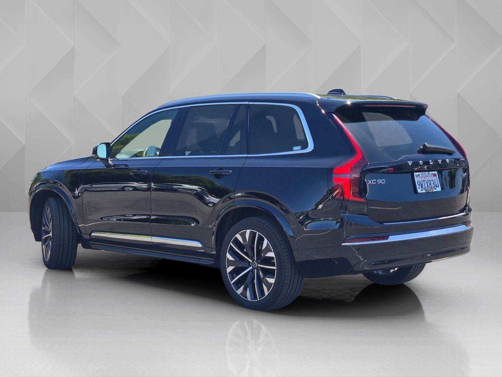Used 2026 Volvo XC90 T8 Plus w/ Protection Package Premier AWD/4WD image 5