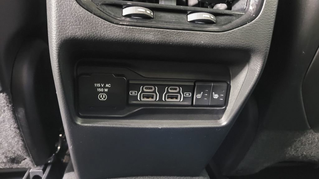 Used 2023 Jeep Grand Cherokee Limited w/ Black Appearance Package image 31