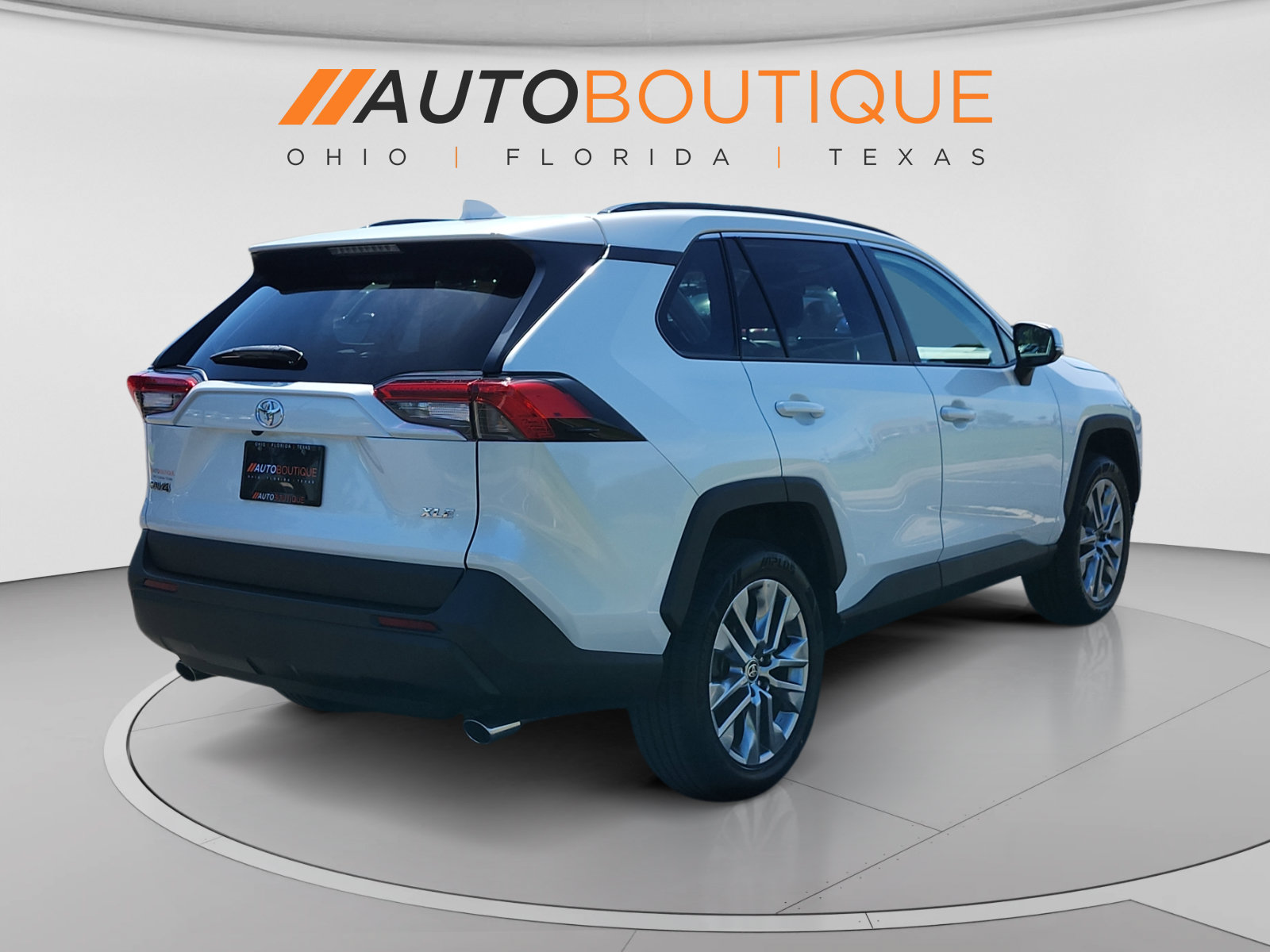 Used 2023 Toyota RAV4 XLE Premium FWD image 5
