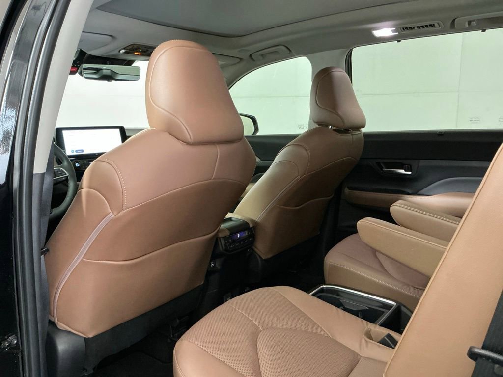 Used 2025 Toyota Grand Highlander AWD image 5