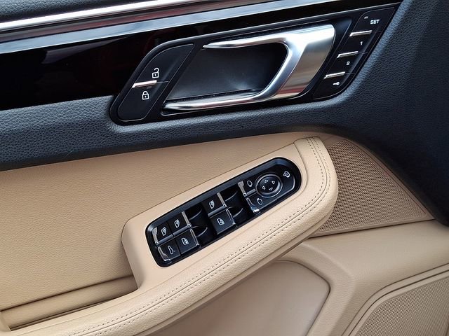 Certified 2023 Porsche Macan Turbo image 17
