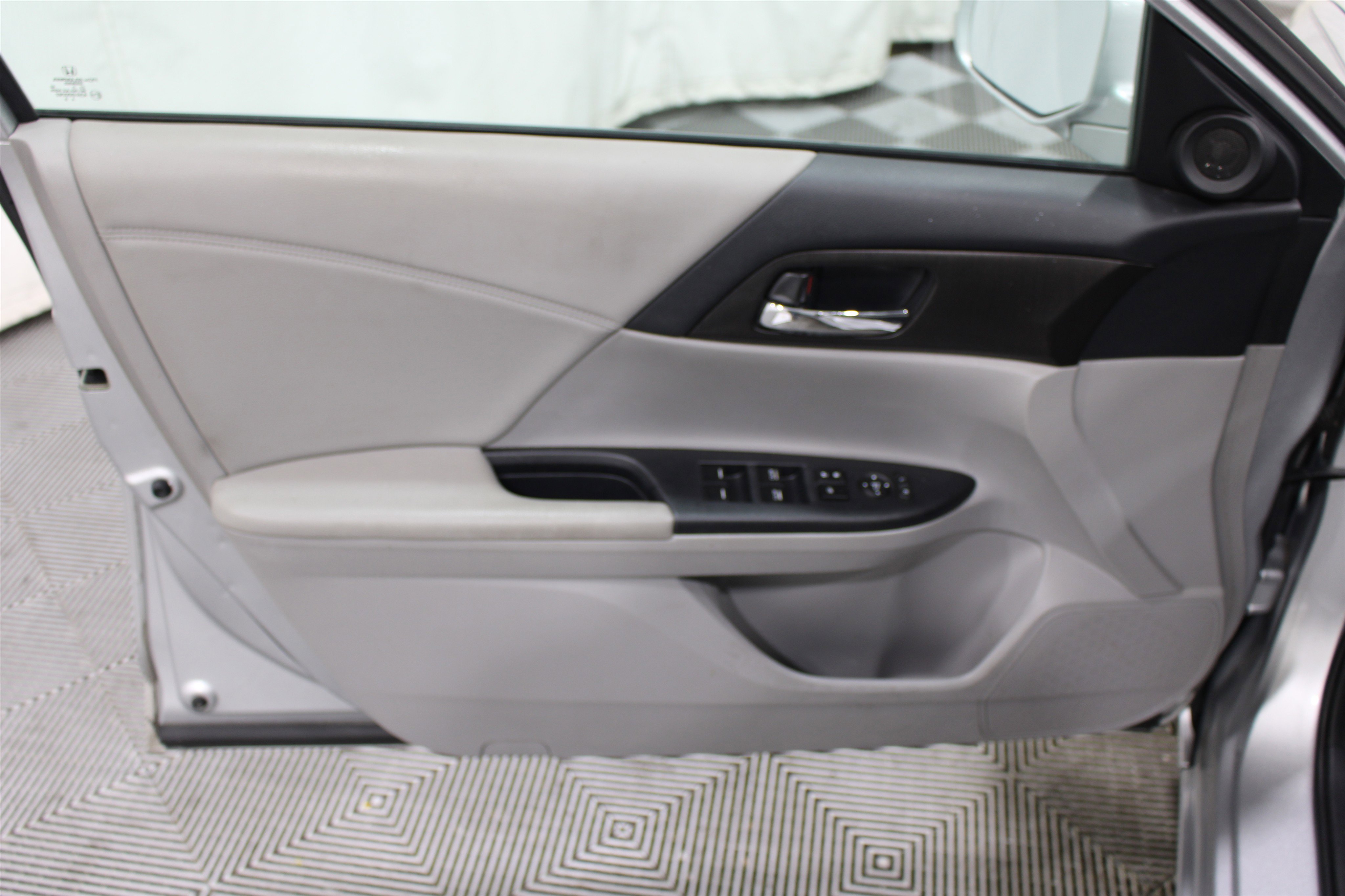 Used 2014 Honda Accord EX image 6